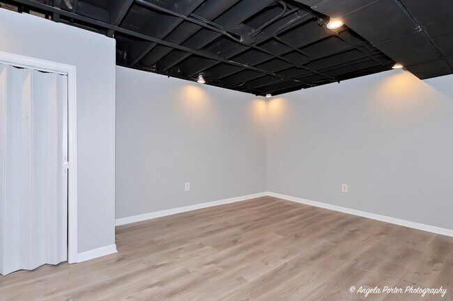 Building Photo - 40 Pine Tree Row