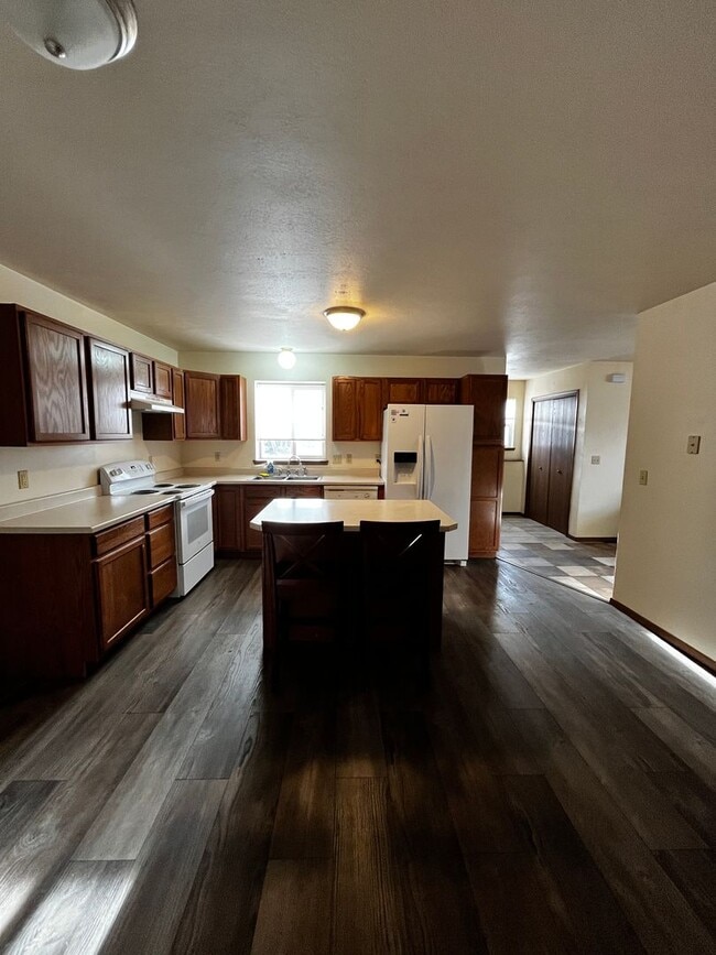 Building Photo - 94 N Grogan St