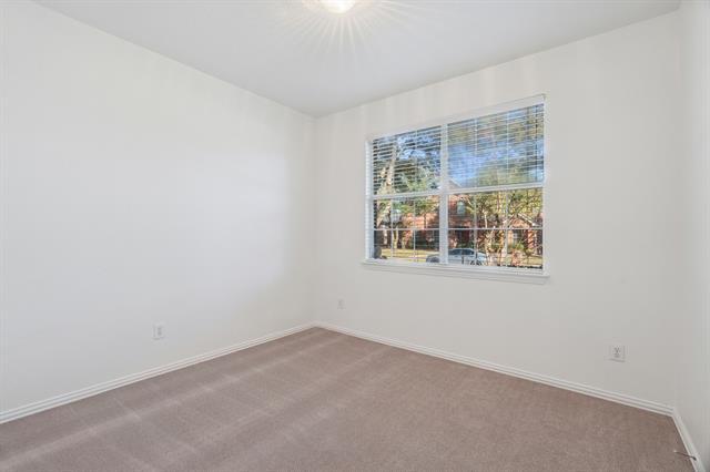 Building Photo - 11001 La Grange Dr