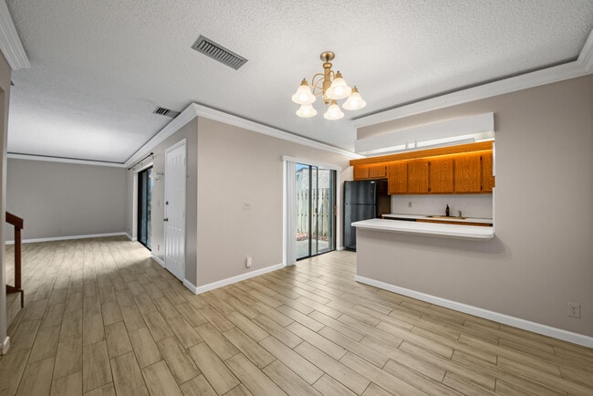 Building Photo - 388 Lake Arbor Dr