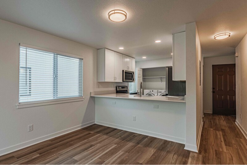 Building Photo - 6731 Dublin Loop W