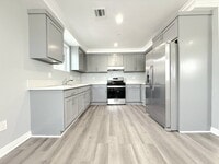 Building Photo - 320 E 55th St