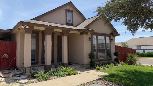 Building Photo - 3601 Nubes Dr