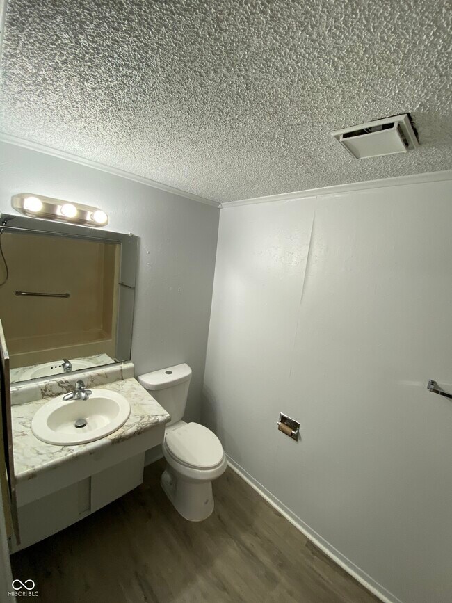 Building Photo - 2000 Indianapolis Rd