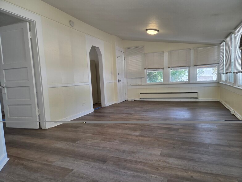 Building Photo - 480 31st Ave N