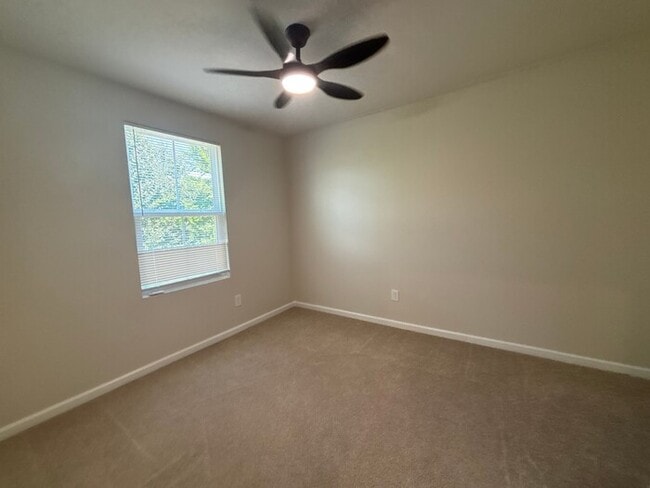 Building Photo - Spacious 5-Bedroom Home in Dillon Lakes