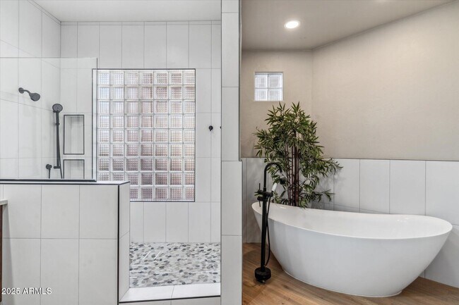 Building Photo - 10695 E Caribbean Ln