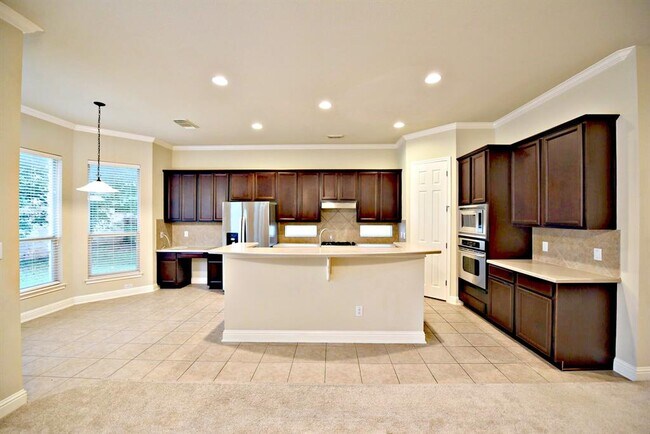 Building Photo - 15520 Interlachen Dr