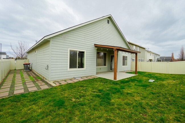 Building Photo - 1187 W Davenport St