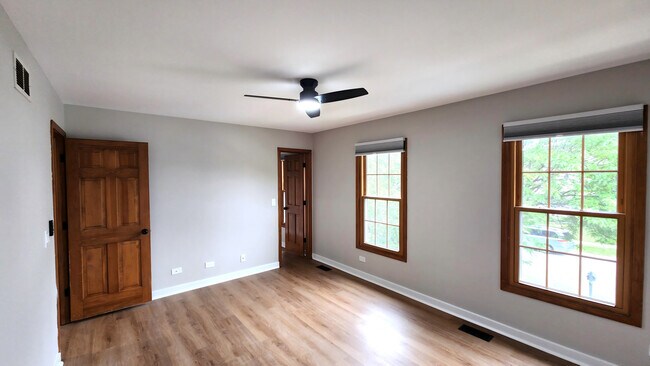 Building Photo - 3467 Charlemaine Dr