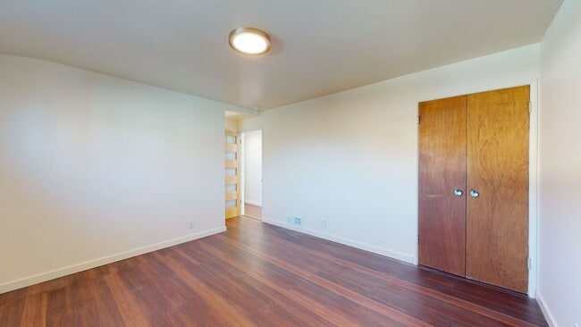 Building Photo - Kensington Beauty!