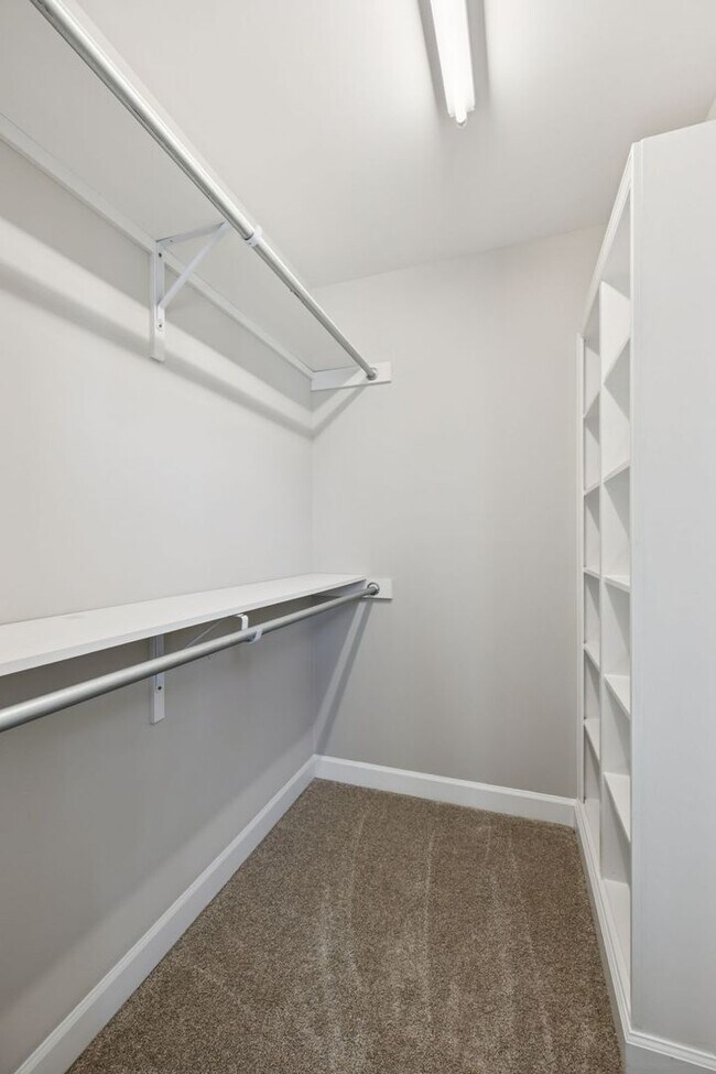 Building Photo - Welcome home to this beautifully maintaine...