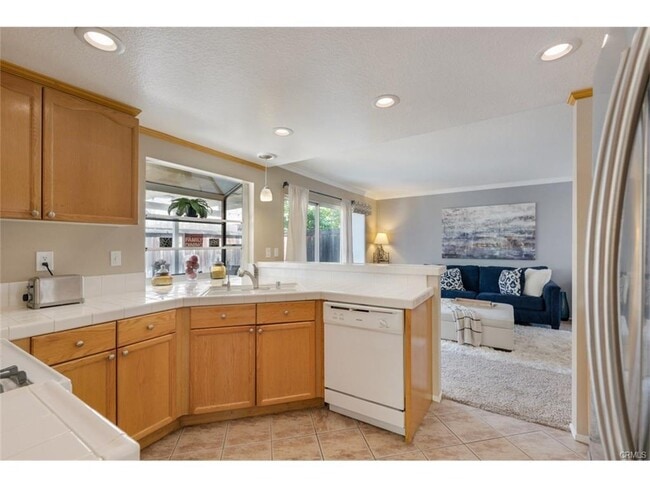 Building Photo - 2482 Sena St