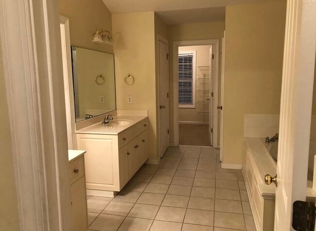 Building Photo - 5 BR/3 Bath in Willow Pointe (Lake Carolina)