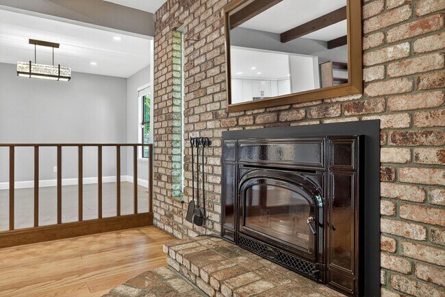 Building Photo - Charming 3-Bed / 2-Bath Retreat on Over an Acre in Sebastopol