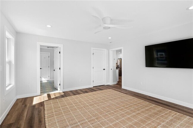 Building Photo - 47 Arnolds Neck Dr