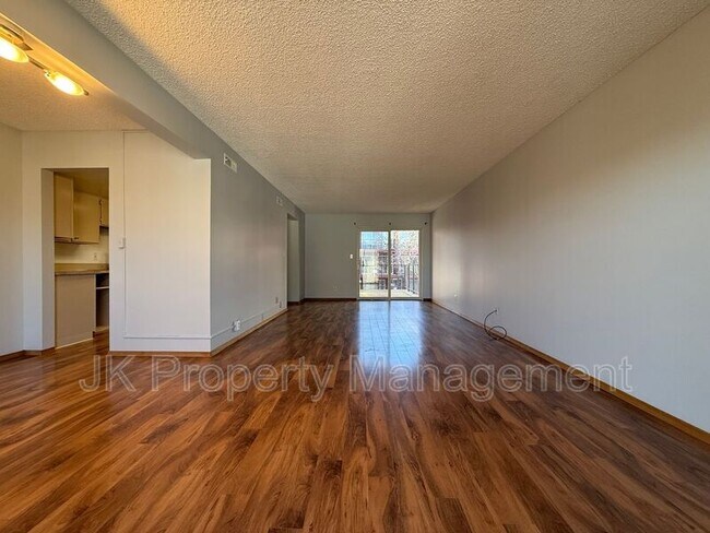 Building Photo - 2300 14th Ave S