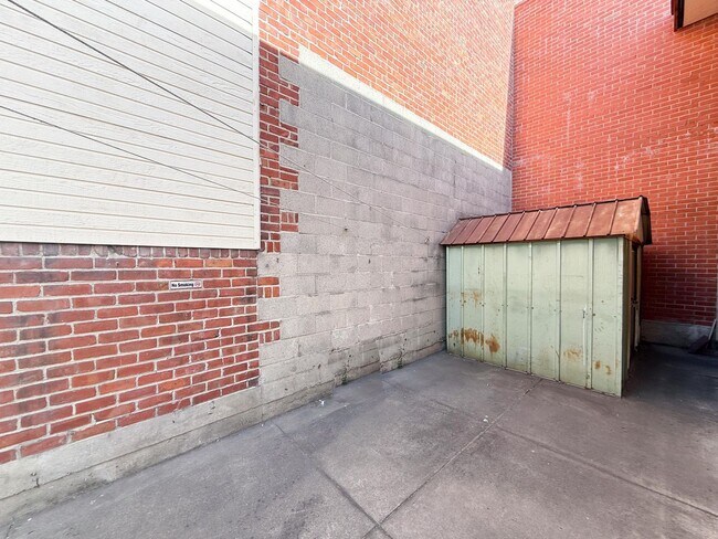 Building Photo - 725 Harrison St