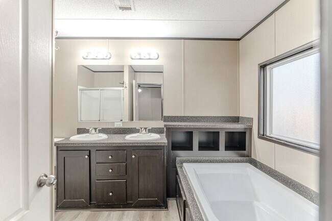 Building Photo - 13154 S Lee Shore Dr