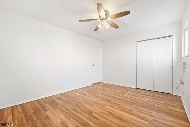 Building Photo - 19 Cooper Dr