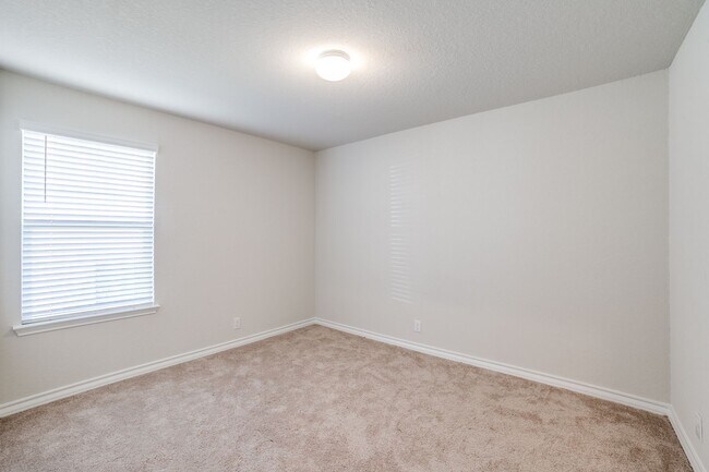 Building Photo - 3 Bedroom and 2 Bathroom home located in Redbird Ranch subdivision
