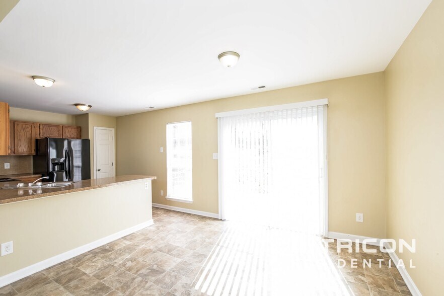 Building Photo - 5407 River Falls Dr