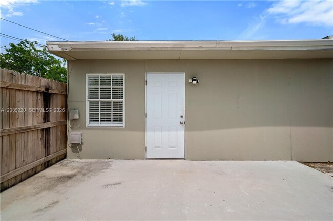 Building Photo - 3750 SW 46th Ave