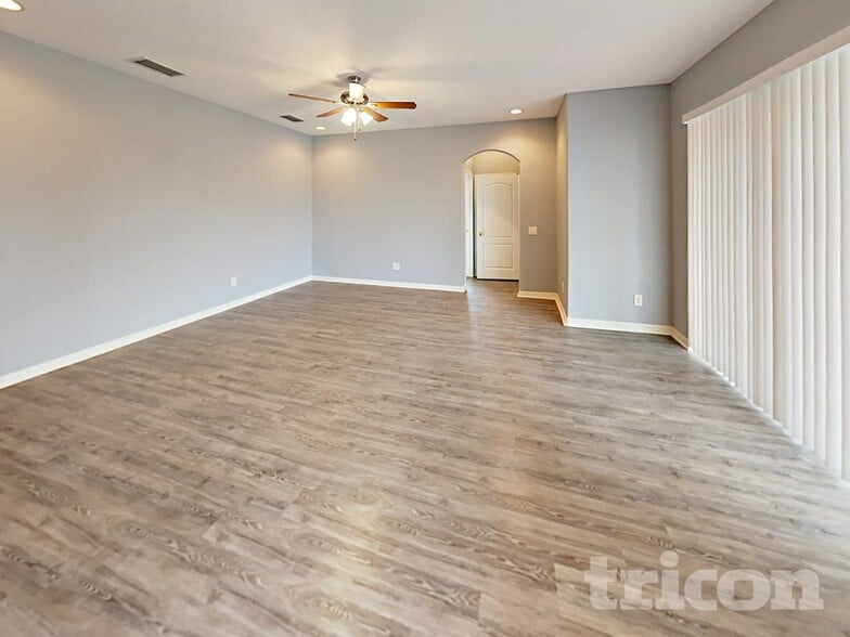 Building Photo - 9540 Baton Rouge Ln