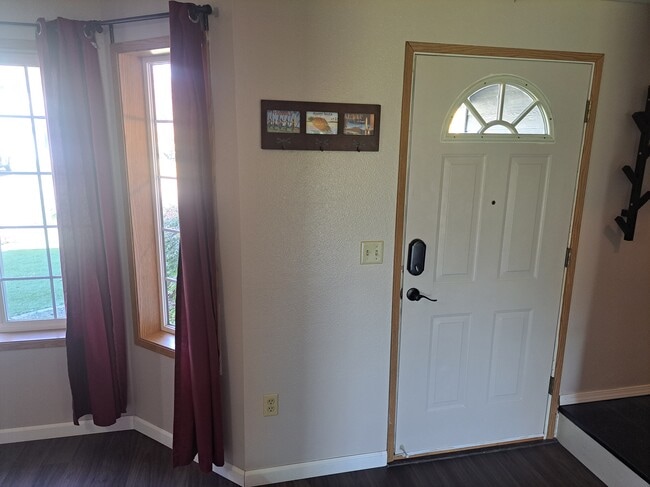 Front entryway - 15815 NE 69th St