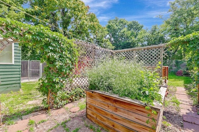 Building Photo - 230 S Minneapolis St