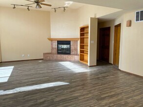 Building Photo - Move In Ready Near UNM and Nob Hill!! This...