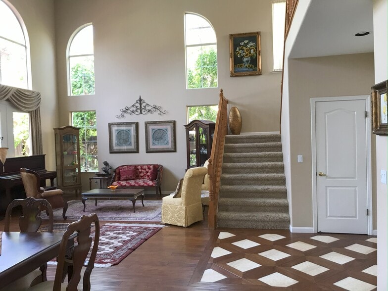 Great Room - 10379 N Pierpont Cir