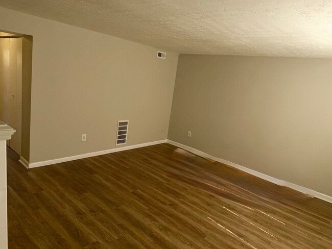 Building Photo - 815 Clareridge Ln
