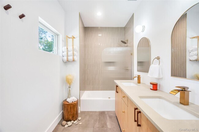 Building Photo - 9 Pine Tree Rd