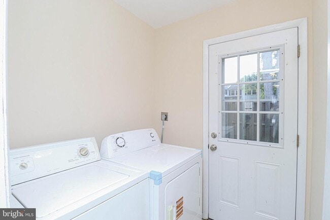 Building Photo - 1709 Granite Ct
