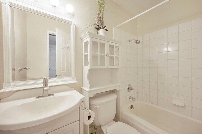 Building Photo - 3763 Sapphire Dr