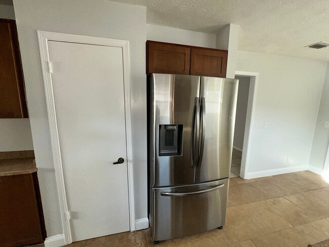 Building Photo - Home for Rent in Arlington 4-Bedroom, 2-Bathroom