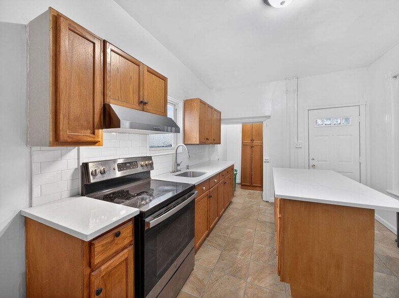 Building Photo - 608 Park St