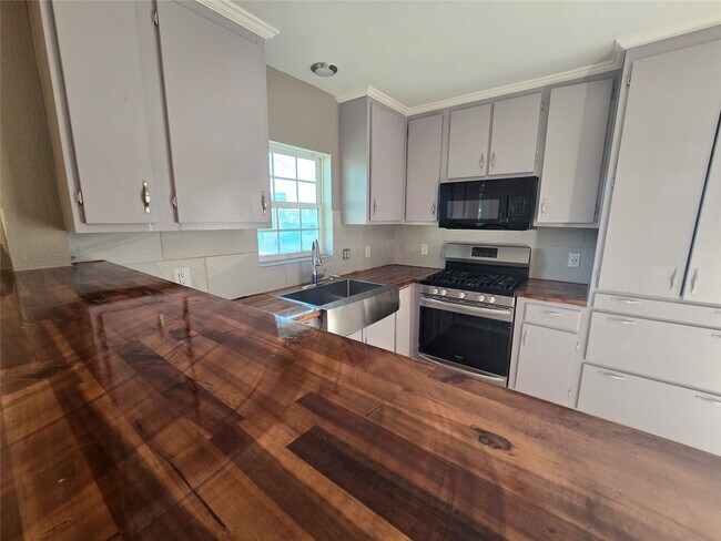 Building Photo - 19736 Dunbar Ave