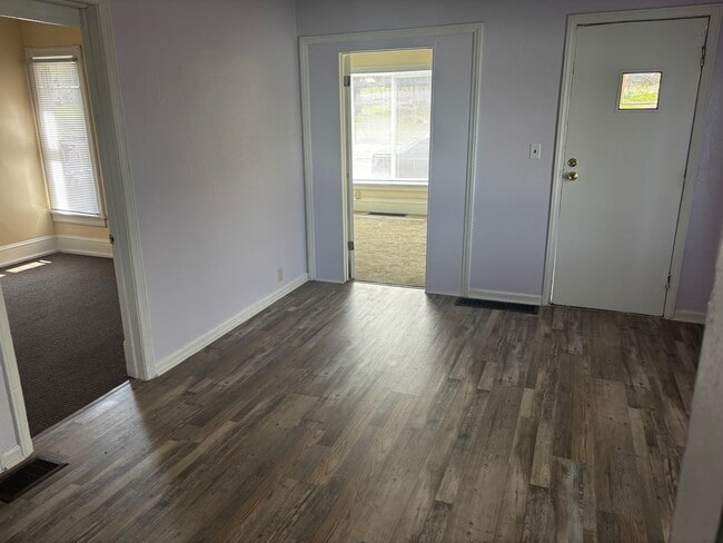 Building Photo - 26 Annapolis Ave