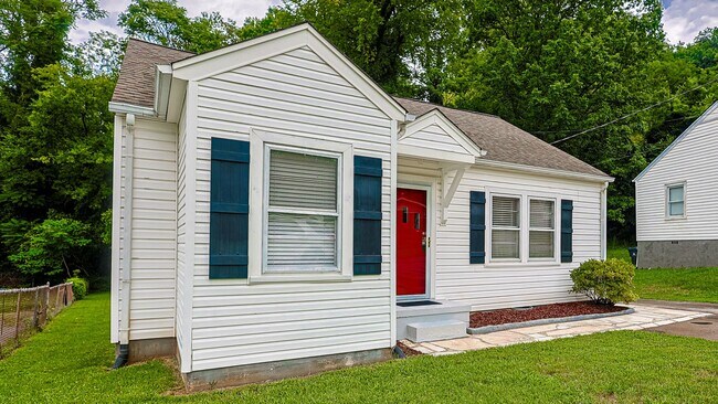 Building Photo - Cozy 2BD/2BTH in South Knoxville