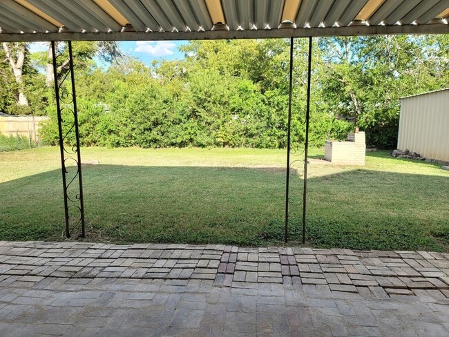 Building Photo - 4/2/2 TOTALLY renovated home