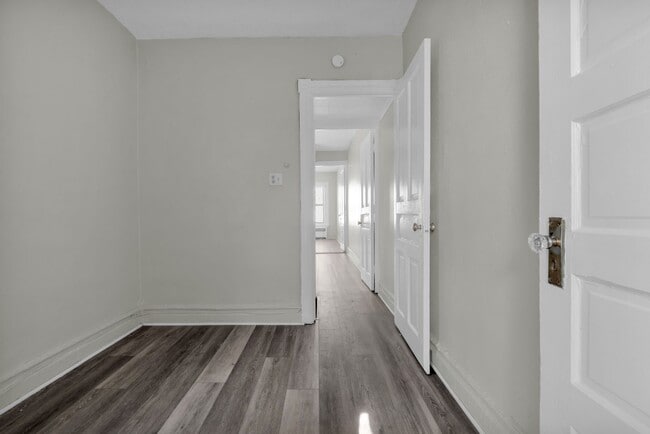 Building Photo - 1542 Warren St