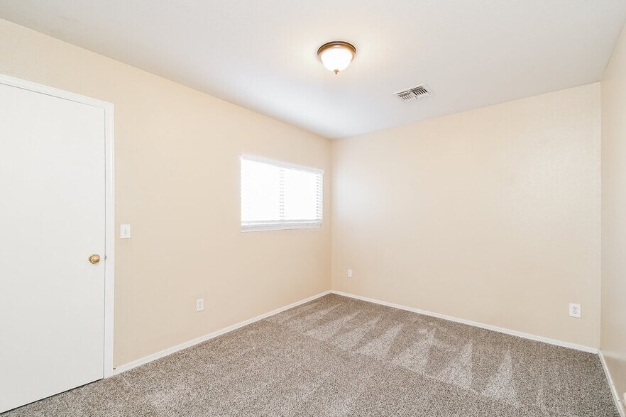 Building Photo - 2746 S Southwind Dr