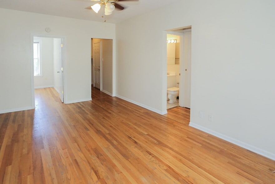 Building Photo - 3915 N Pine Grove Ave