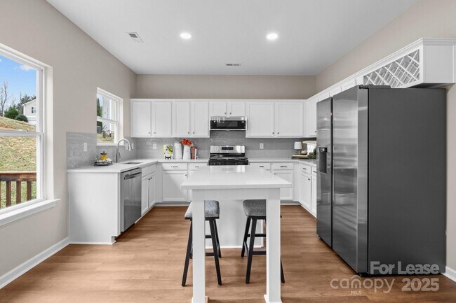 Building Photo - 302 Flanders Dr