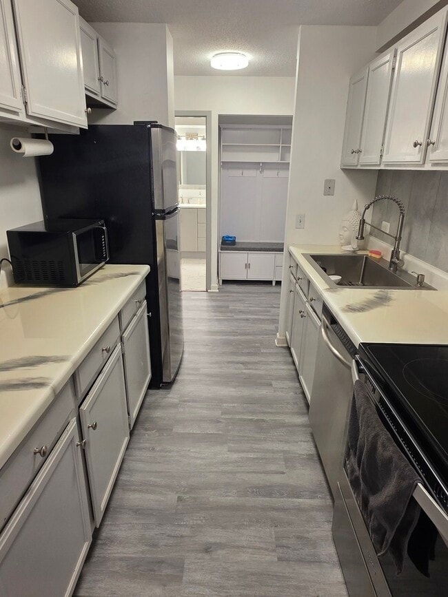 Building Photo - 1840 Huntington Blvd