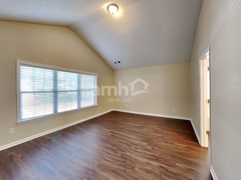 Building Photo - 3450 Ridgefair Dr