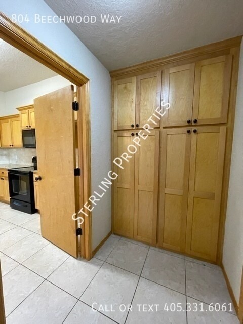 Building Photo - 804 Beechwood Way