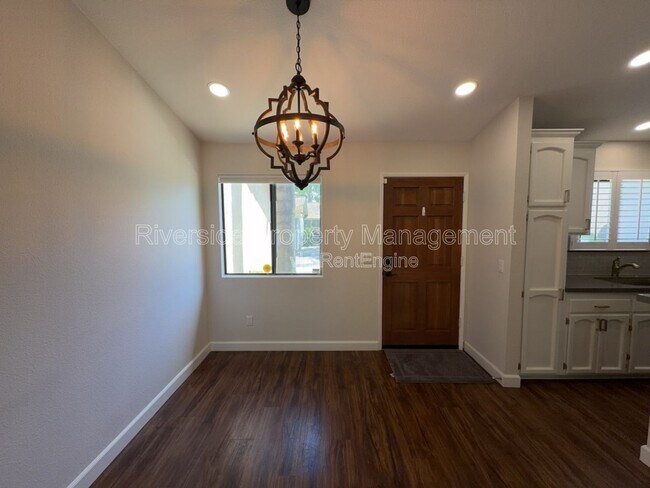 Building Photo - 9505 Arlington Ave